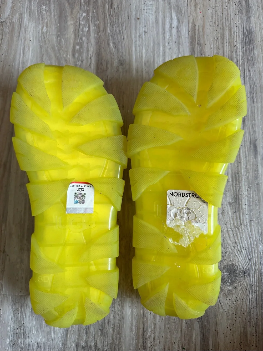 UGG Pillow Cushy Yellow Slide Sandals size 8